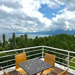 Luxury Lakeview In *