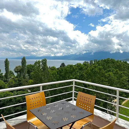 Luxury Lakeview In *