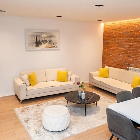 Luxury Lakeview In