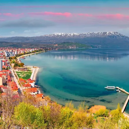 Luxury Lakeview In *