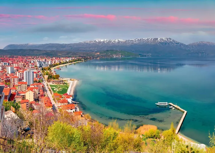 Luxury Lakeview In *